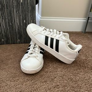 black and white adidas tennis shoes
